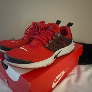 Nike presto size 4 red/black